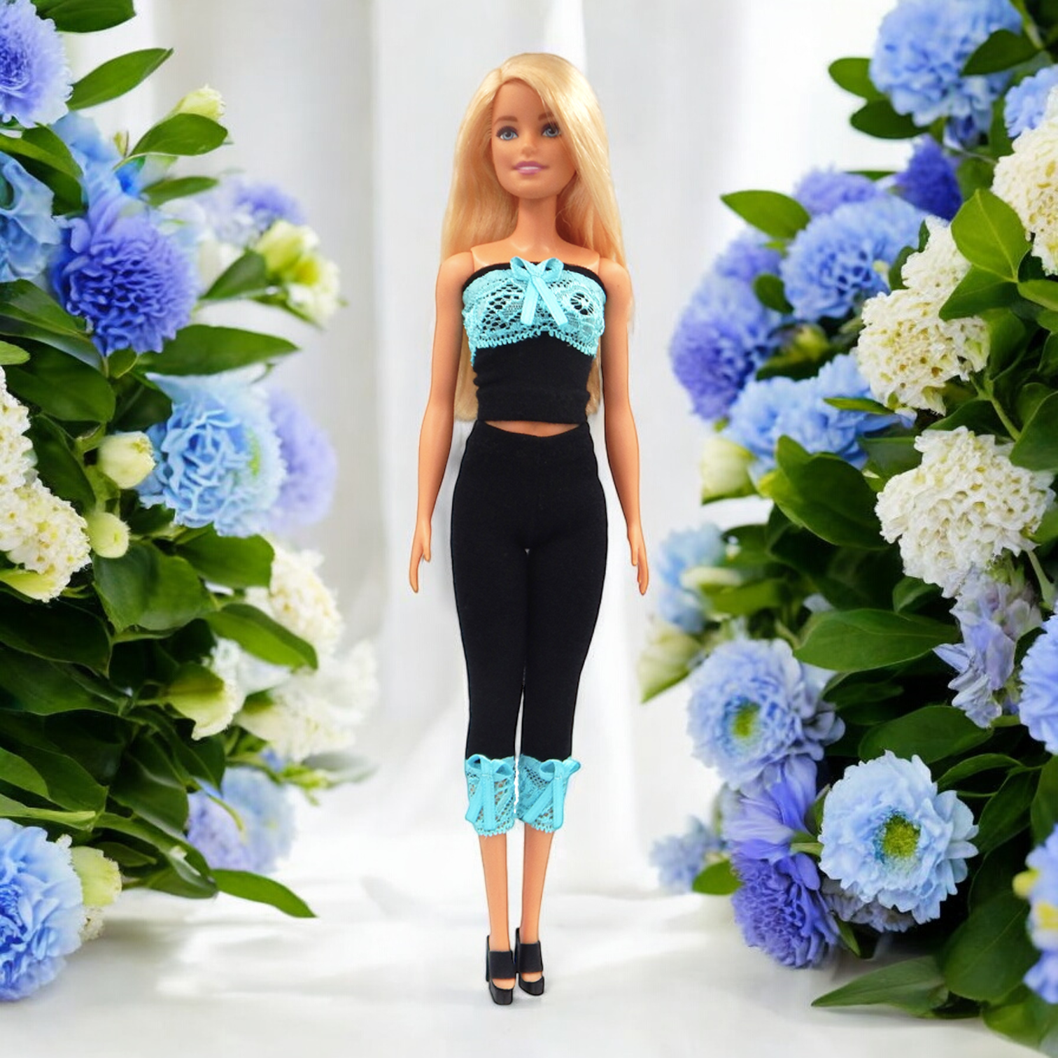 Csinos fekete–kék csipkés barbie ruha szett