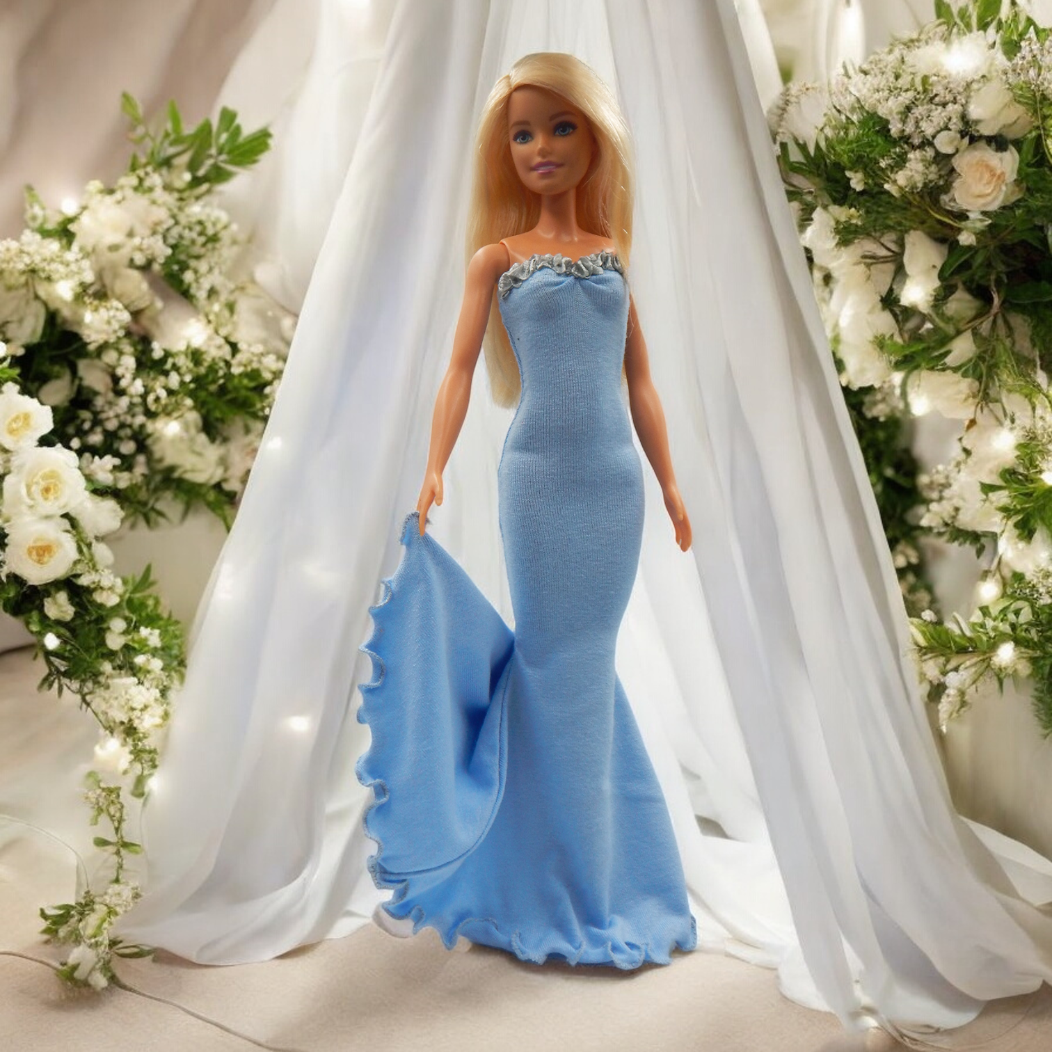 Extra hosszú fodros égkék sellő fazonú barbie ruha