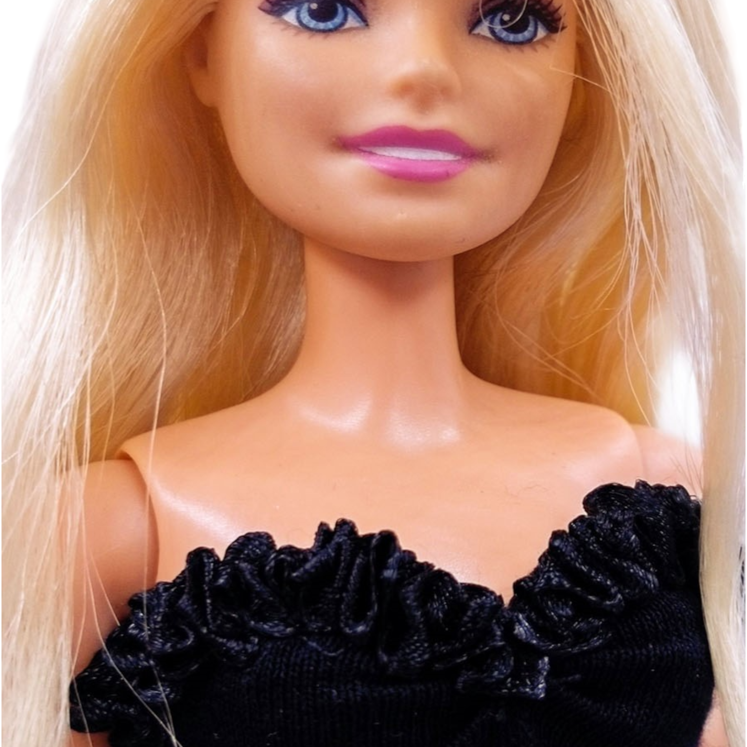 Extra hosszú fodros fekete sellő fazonú barbie ruha