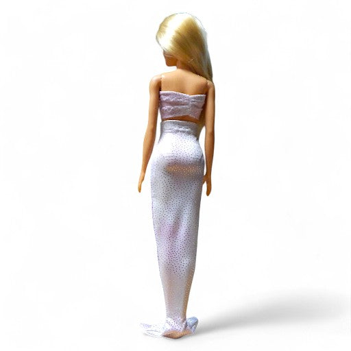 Csillogó rózsaszín sellő ruha szett barbie babákhoz hátulnézet, fehér háttér
