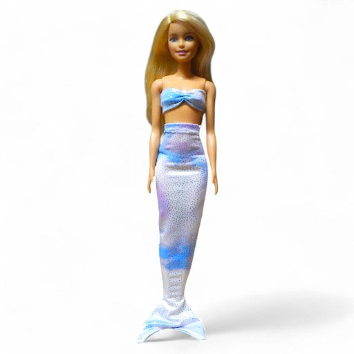 Csillogó kék-rózsaszín sellő ruha szett barbie babákhoz hátulnézet, fehér háttér

